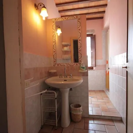 Ai Sei Archi Kır Evi Foligno